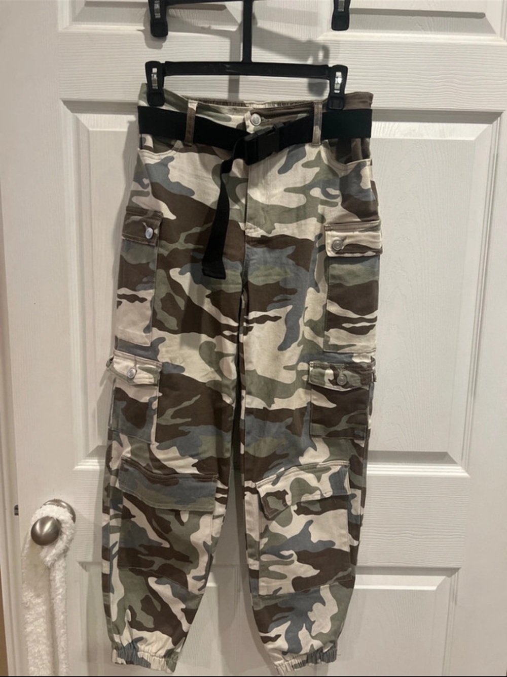 Rue21 Woman’s Camo Cargo Pants in Green and Tan
